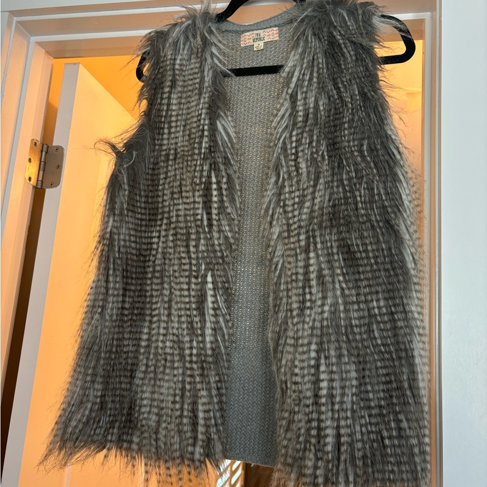 Stylish Gray Faux Fur Vest